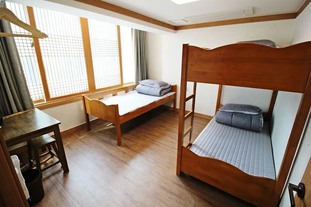 The Blossom Yeonnam Guesthouse Seoul 2*,