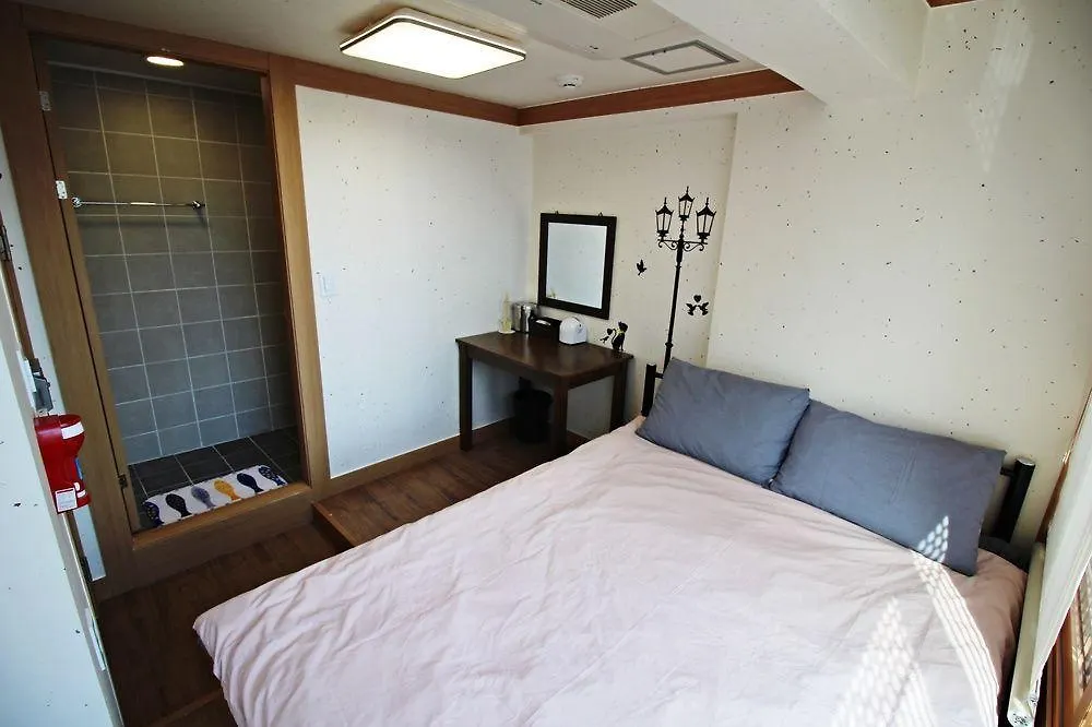The Blossom Yeonnam Guesthouse Seoul 2*,